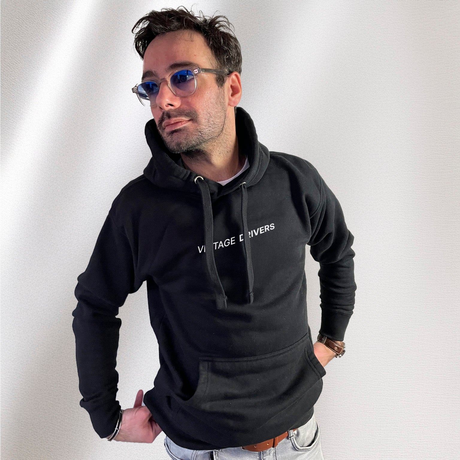 Sweat à capuche avec le logo VINTAGE DRIVERS complet au niveau de la poitrine