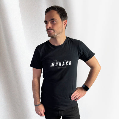 T-shirt noir avec le tracé du circuit de Monaco et des informations relatives aux exploits réalisés sur ce circuit, porté par Corentin Gouloumy