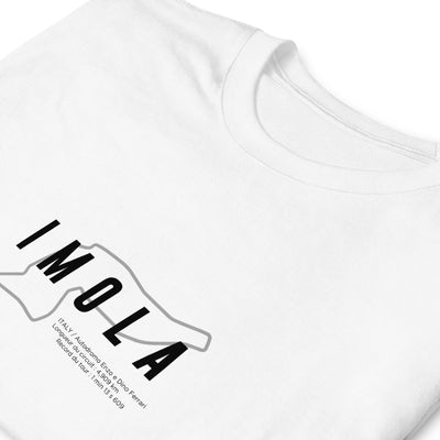 T-shirt blanc avec motif visuel illustrant le circuit d'Imola, zoom sur le motif