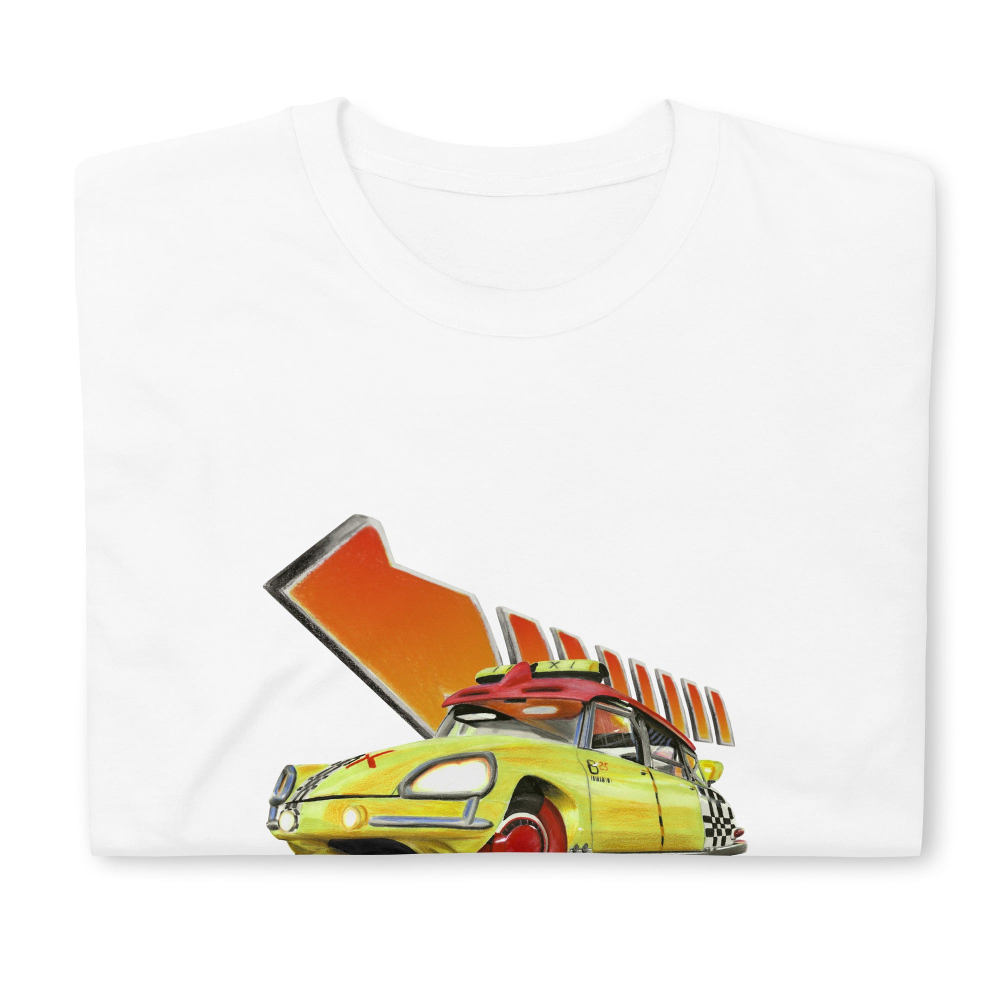 T-shirt blanc plié avec illustration de la Citroën DS de Retour vers le Futur et sa flèche orange mythique