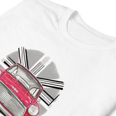 T-shirt blanc avec un superbe design de Mini des années 70 avec un fond british discret, zoom sur le motif