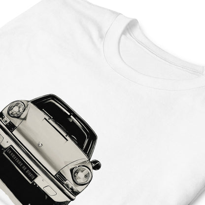 T-shirt blanc avec au milieu une illustration de la Posche 911 "Flat-6", zoom sur le motif